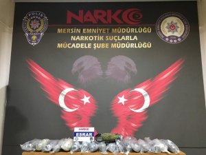 Arabanın yakıt deposuna benzin yerine esrar koydular