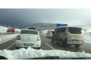 Sandıklı’daki zincirleme trafik kazası maddi hasarla atlatıldı