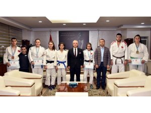 Başkan Kayda şampiyon judocuları ağırladı