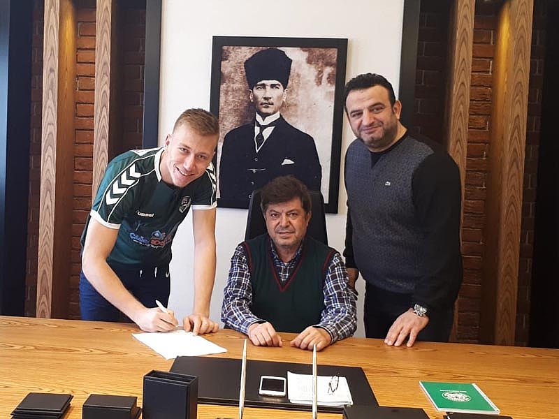 Enes Akgün için imza töreni düzenlendi