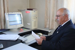 Memursuz beldenin talihsiz başkanı