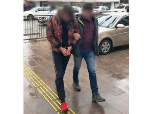 Kuşadası’nda 8 yıl hapisle aranan zanlı yakalandı