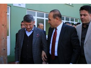 Cumhur İttifakı adayları Yeni ve Sözlü omuz omuza