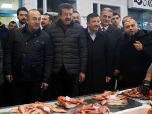 Çavuşoğlu: “Nihat Zeybekçi, İzmir’i bir dünya kenti yapacaktır”