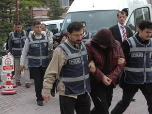 6 kişilik uyuşturucu şebekesi çökertildi
