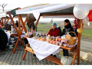 Yöresel ürünler "Kadın Eli Organik Pazarı"nda