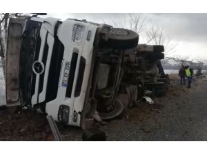 Elazığ’da tanker devrildi:1 yaralı