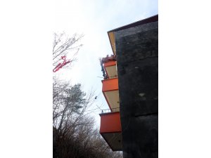 Evde mahsur kalan Afgan aileyi, polis ve itfaiye kurtardı