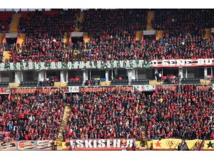 Eskişehirspor taraftarı Barış Manço’yu unutmadı
