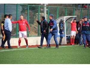 Hakeme itiraz ederek sahadan atılan antrenöre 1 ay hak mahrumiyeti cezası verildi