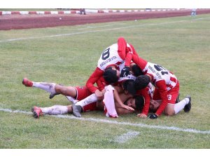 Kulaspor lideri tek golle geçti
