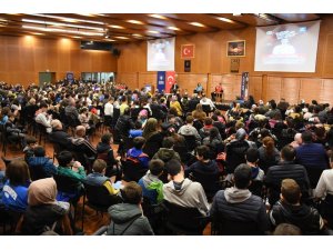 Millî marateci Arapoğlu, gençlerle buluştu