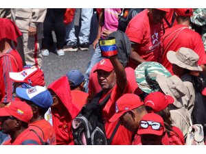 Venezuela'daki hükümet ve muhalefet yanlılarından gösteriler