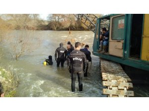Çanakkale’de otomobilin dereye uçtuğu iddiası