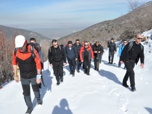 Vali Toprak, Akşehir’de doğa yürüyüşüne katıldı