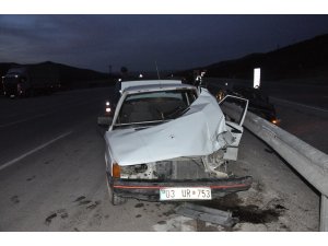 Afyonkarahisar-Antalya karayolunda kaza: 2 yaralı