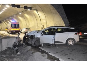 Zonguldak’ta otomobil tünel girişindeki duvara çarptı: 2’si ağır 4 yaralı
