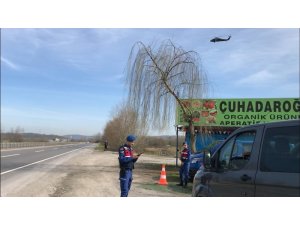 Sakarya’da helikopterli trafik denetiminde 28 araç sürücüsüne ceza kesildi