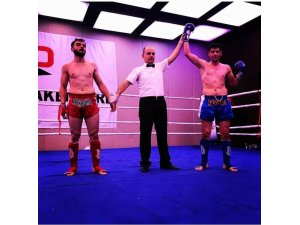Klas Spor, kick boks turnuvasından kupayla döndü