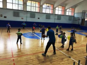 Öğrenciler spor salonlarını doldurdu