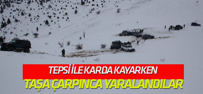 Tepsi ile karda kayarken taşa çarpınca yaralandılar