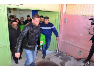 Yolun karşısına geçerken otomobil çarpması sonucu ölen gencin cenazesi alındı