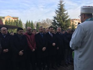 Kalp krizinden ölen öğretmen son yolculuğuna uğurlandı