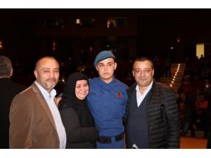 Jandarmadan askerleri duygulandıran sürpriz
