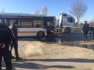 Eskişehir’de trafik kazası, 1 ölü 4’ü ağır 17 yaralı