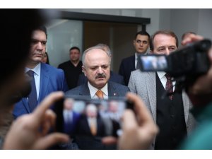 Eskişehir'de halk otobüsü tıra çarptı