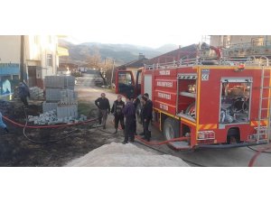 Samanlık yangını korkuttu
