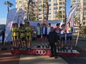 Akören Kültürspor kürsüye çıktı