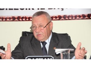 Bir yıl içinde 3 partide görev aldı