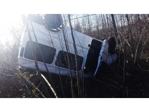 Samsun’da minibüs fındık bahçesine yuvarlandı: 2 yaralı