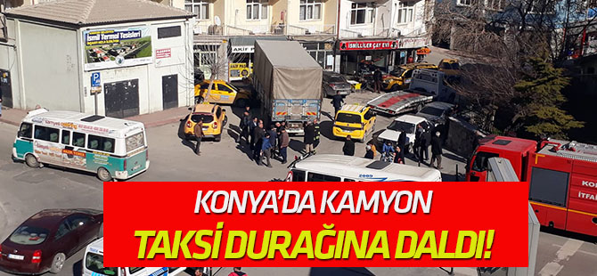 Kontrolden çıkan kamyon taksi durağına girdi