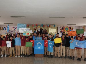 Uygur Türkü öğrenciden Çin’e tepki