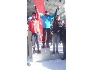 Geleneksel kızak yarışmasında altın madalya kazandı