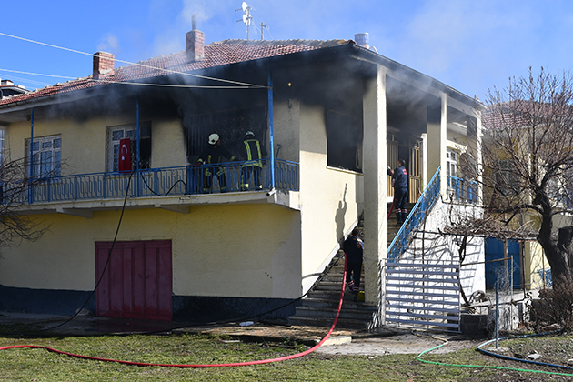 Kulu'da ev yangını : 1 yaralı