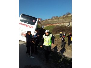 Balıkesir'de yolcu otobüsü tıra çarptı: 29 yaralı