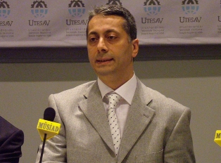 Bedri Gencer profesör oldu