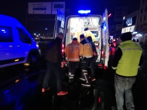 Avcılar’da E-5 yanyol’da yere düşen eşyasını almaya çalışan yaşlı adama araba çarptı