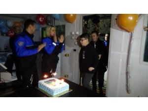 13 yaşındaki Utku’ya ceza bahanesiyle polis noktasında sürpriz doğum günü