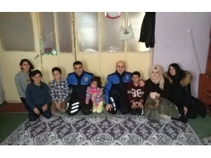 Hakkari polisi evlere konuk oldu