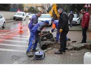 Üsküdar'da yol çökmesi