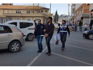 Kadınların korkulu rüyası haline gelen kapkaççı suçüstü yakalandı