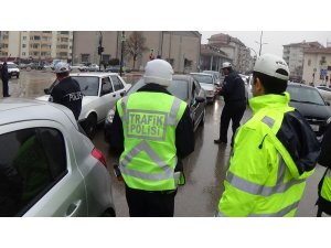 Önce uyardılar, sonra çikolata ikram ettiler