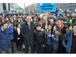 Bakanlar yaya geçidini kullandı