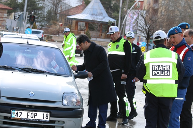 Seydişehir Kaymakamı Erdoğan sokakta trafik uygulaması yaptı