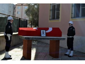 Manisalı polis memuru kalbine yenik düştü