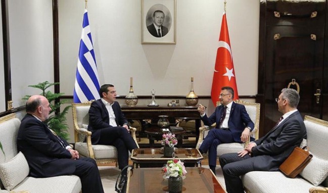 Bu fotoğrafı servis edip Fuat Oktay'ı hedef aldılar...